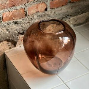 Ваза из цветного стекла